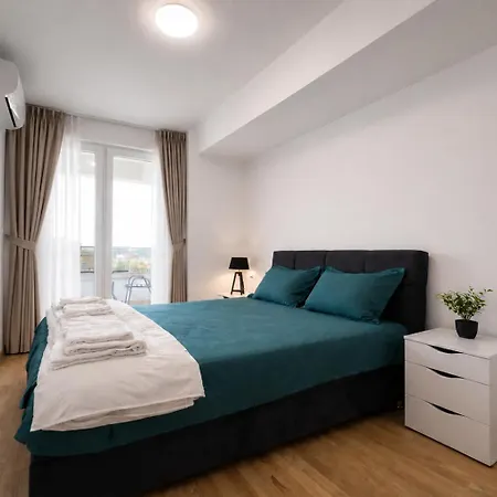 Апартаменты Elitestay Luxury Skyline Free Parking 5km To Center Скопье