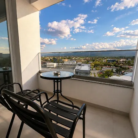 Апартаменты Elitestay Luxury Skyline Free Parking 5km To Center Скопье